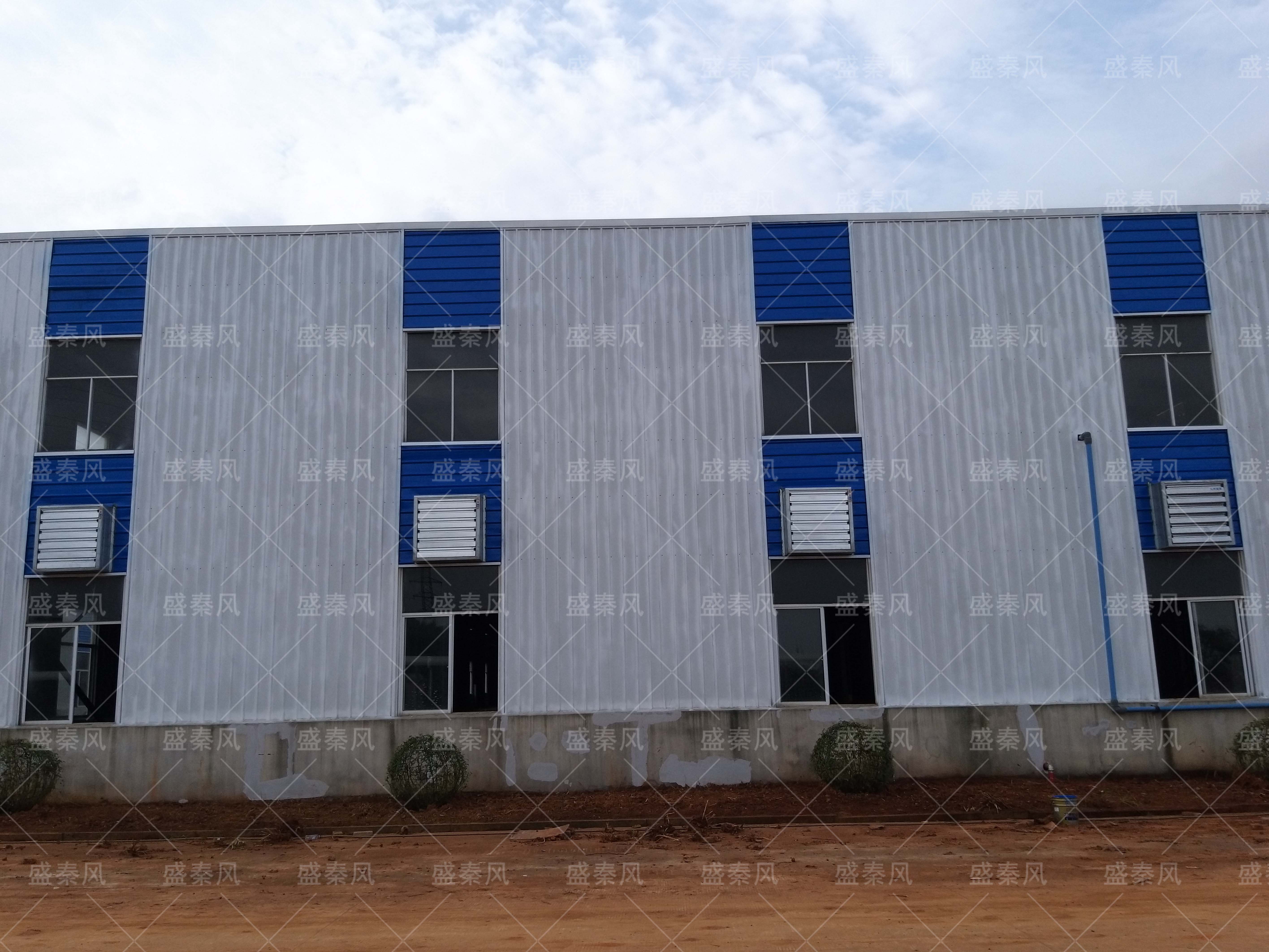 注塑廠通風(fēng)降溫如何選擇通風(fēng)設(shè)備？選購(gòu)負(fù)壓風(fēng)機(jī)一定要注意這幾點(diǎn)！