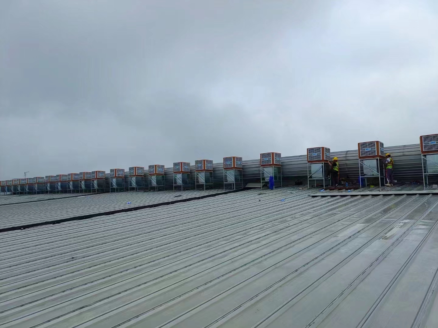 武漢冷風(fēng)機(jī)廠家告訴您選購工業(yè)冷風(fēng)機(jī)有哪些注意事項？