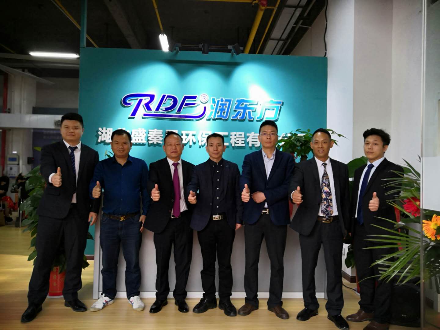 只有合作雙贏的團(tuán)隊(duì)精神，沒(méi)有單打獨(dú)斗的個(gè)人主義！