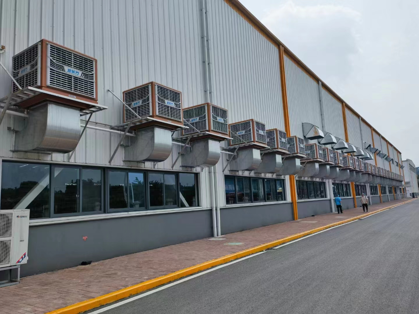 工廠通風(fēng)降溫有哪些值得推薦的車間降溫設(shè)備？