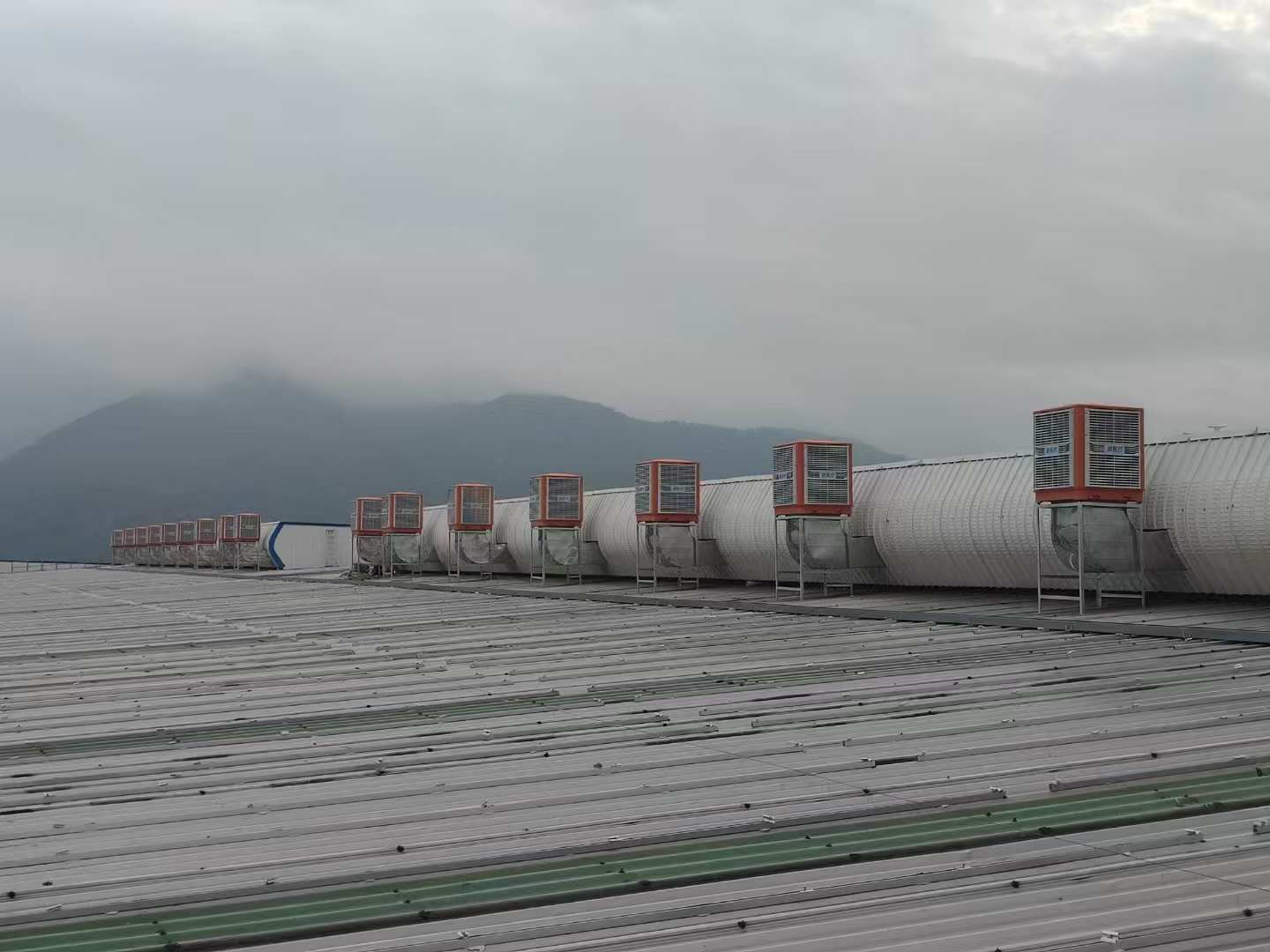 工廠降溫設(shè)備選購冷風(fēng)機(jī)要看哪些？武漢冷風(fēng)機(jī)廠家解答