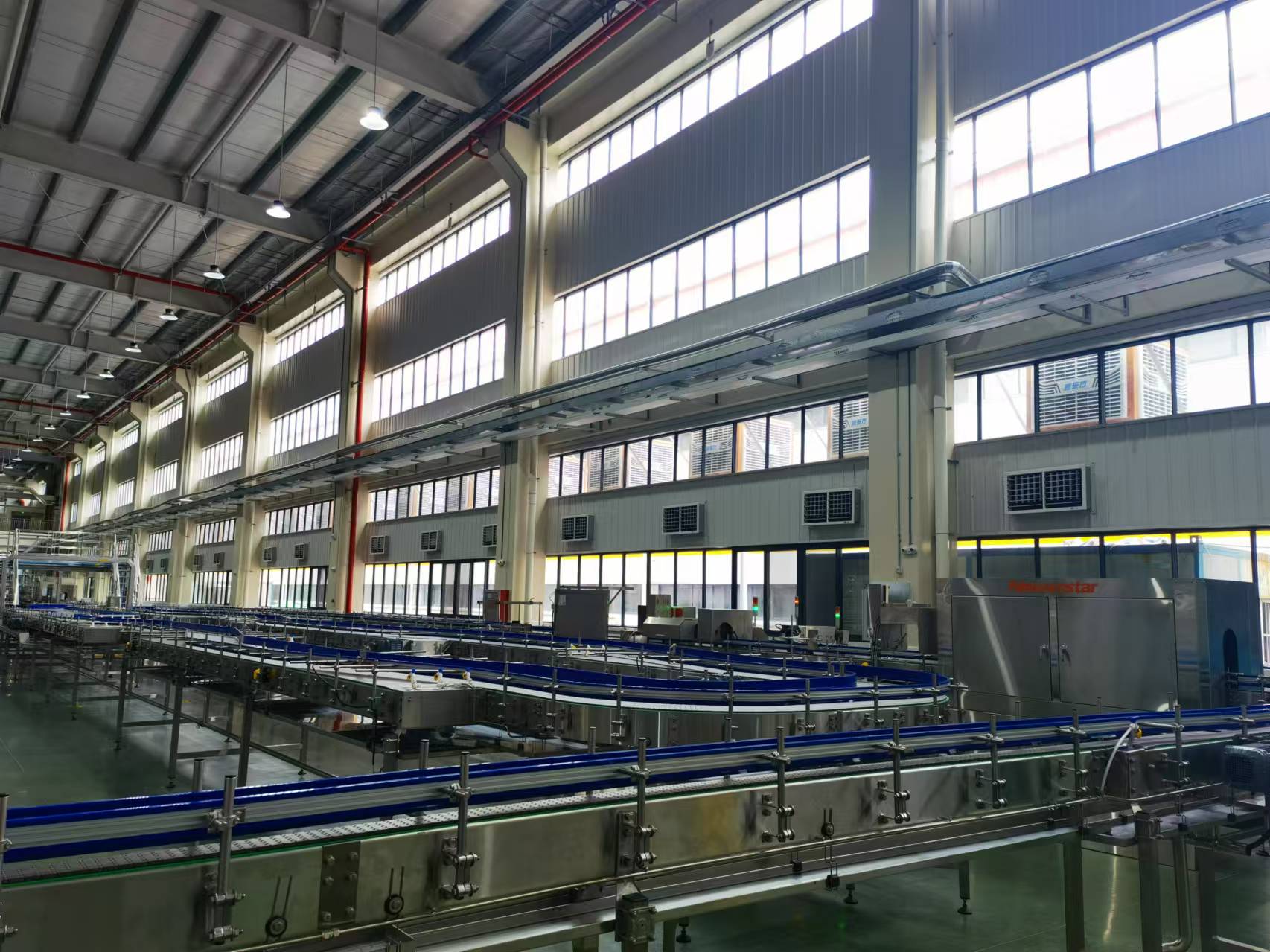 工廠車間高溫悶熱有什么能解決車間通風(fēng)降溫的設(shè)備？