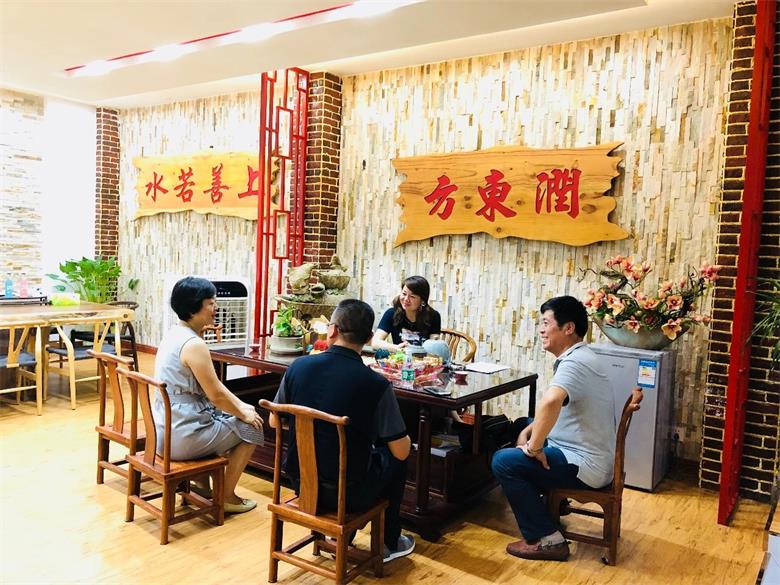 李嘉誠辦公室唯一的一副對(duì)聯(lián)，字字珠璣，寫盡人生...