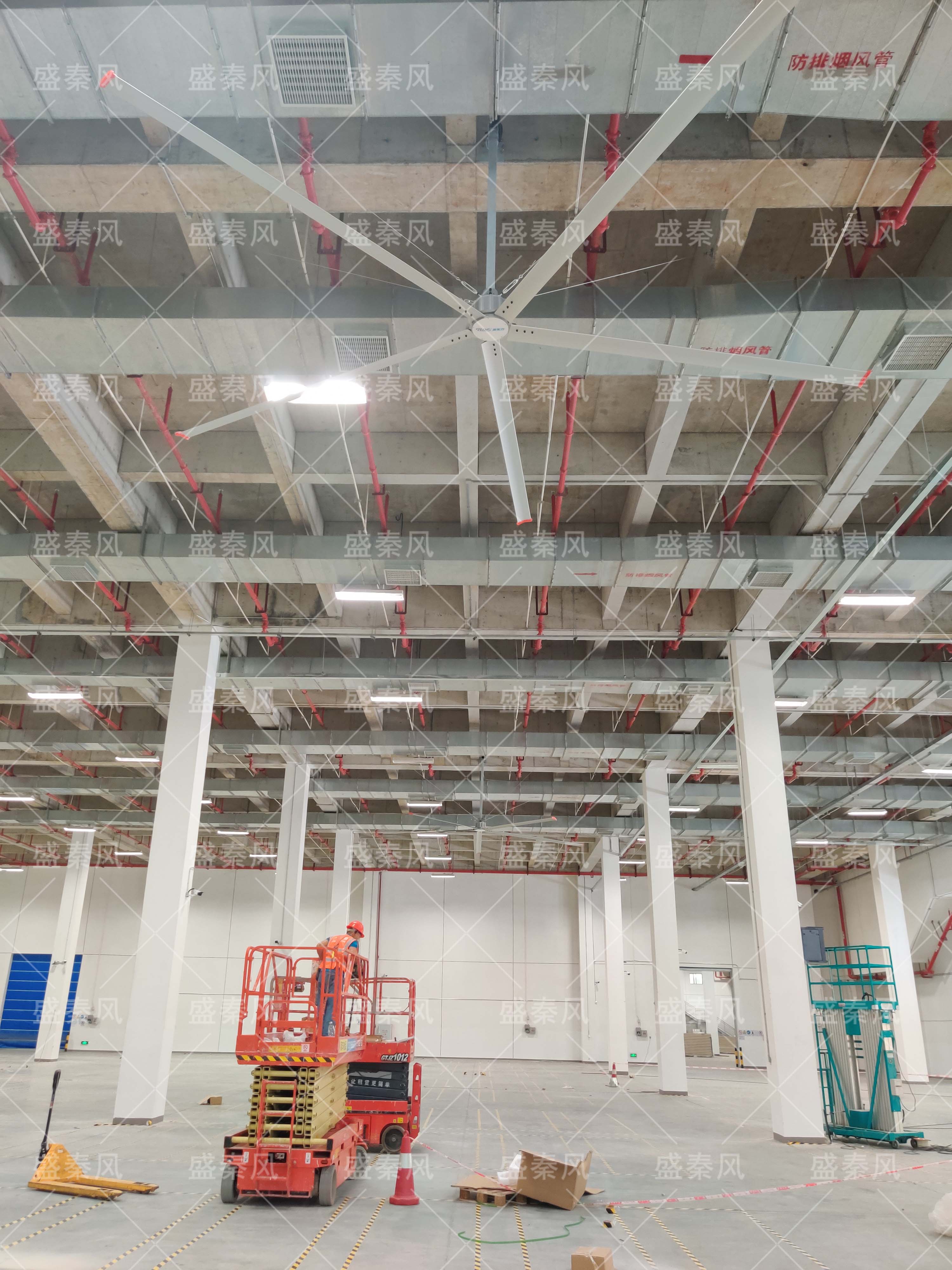 電子車間通風(fēng)降溫扇機(jī)組合案例