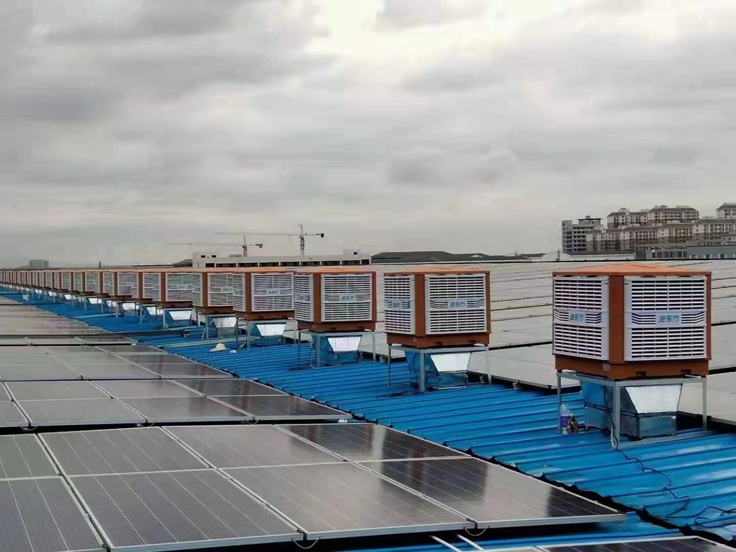 夏季鋼結(jié)構(gòu)廠房降溫要考慮哪些因素？有哪些好的降溫方法？