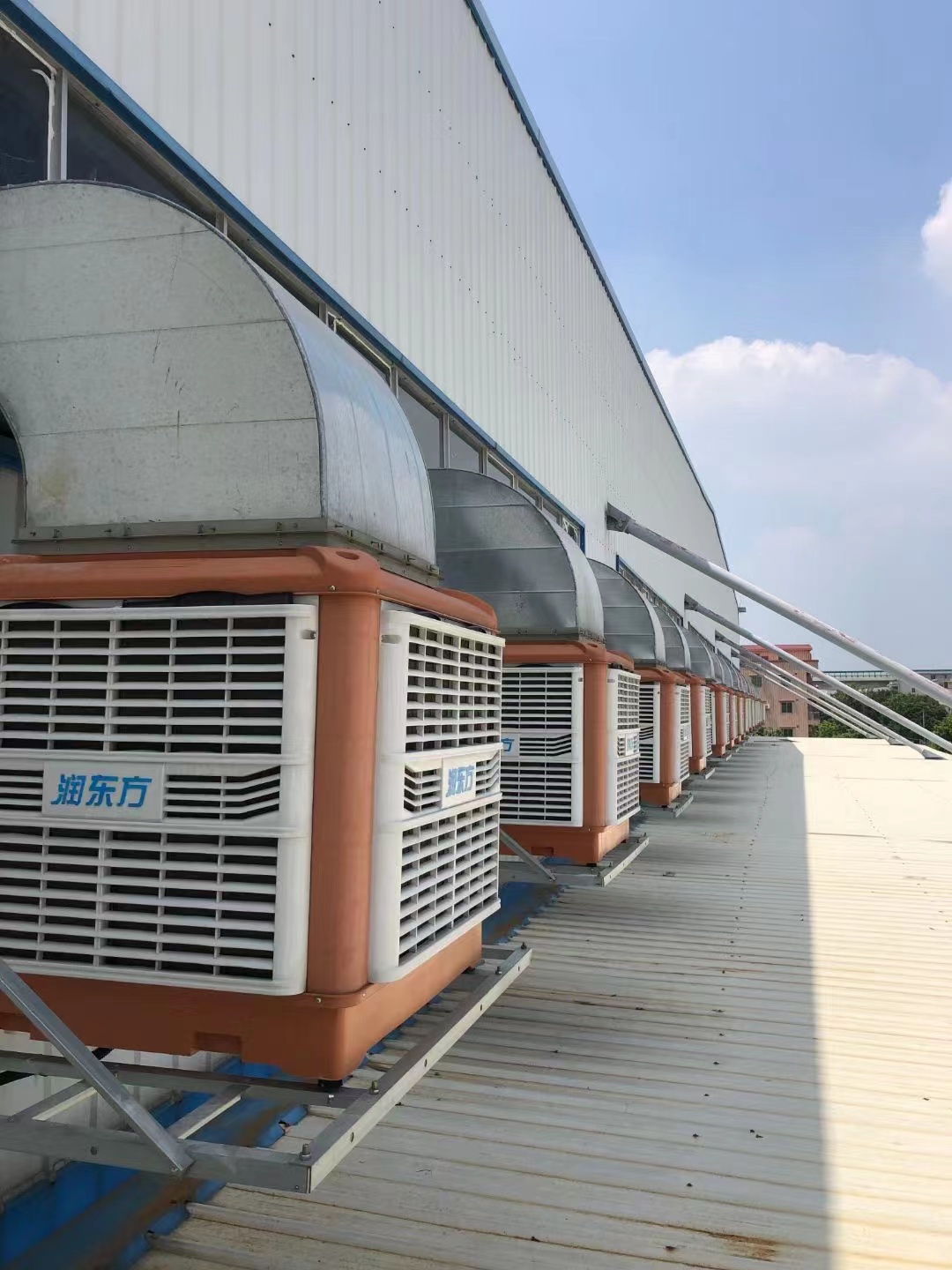 工業(yè)車(chē)間通風(fēng)降溫設(shè)備環(huán)?？照{(diào)的特點(diǎn)與優(yōu)勢(shì)有哪些？