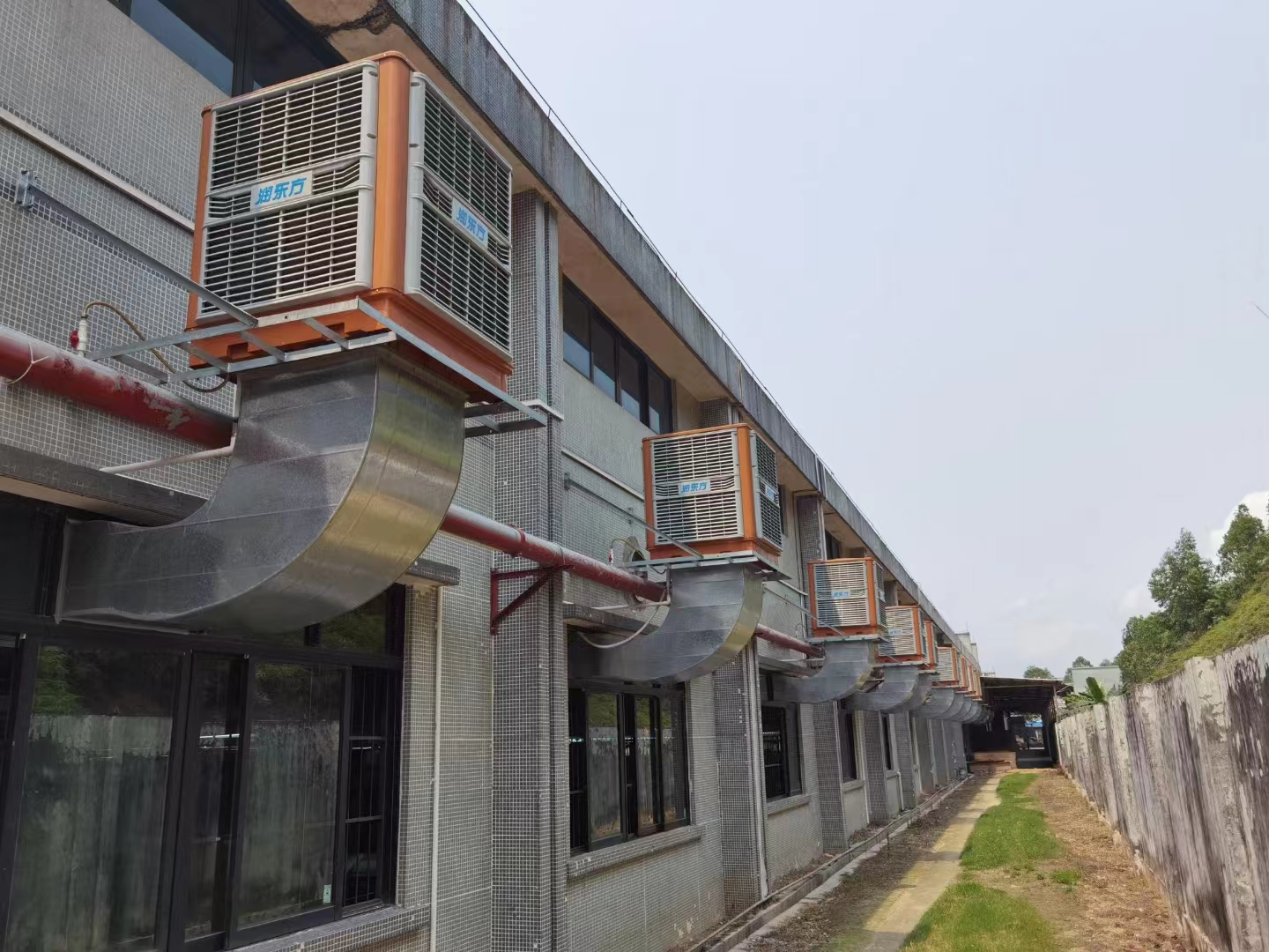 常見的工廠車間通風(fēng)降溫設(shè)備及各自特點(diǎn)有哪些？