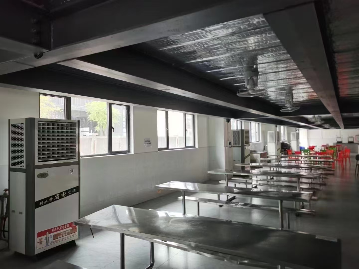 廠房降溫工業(yè)省電空調(diào)相比傳統(tǒng)空調(diào)的優(yōu)勢(shì)有哪些呢？