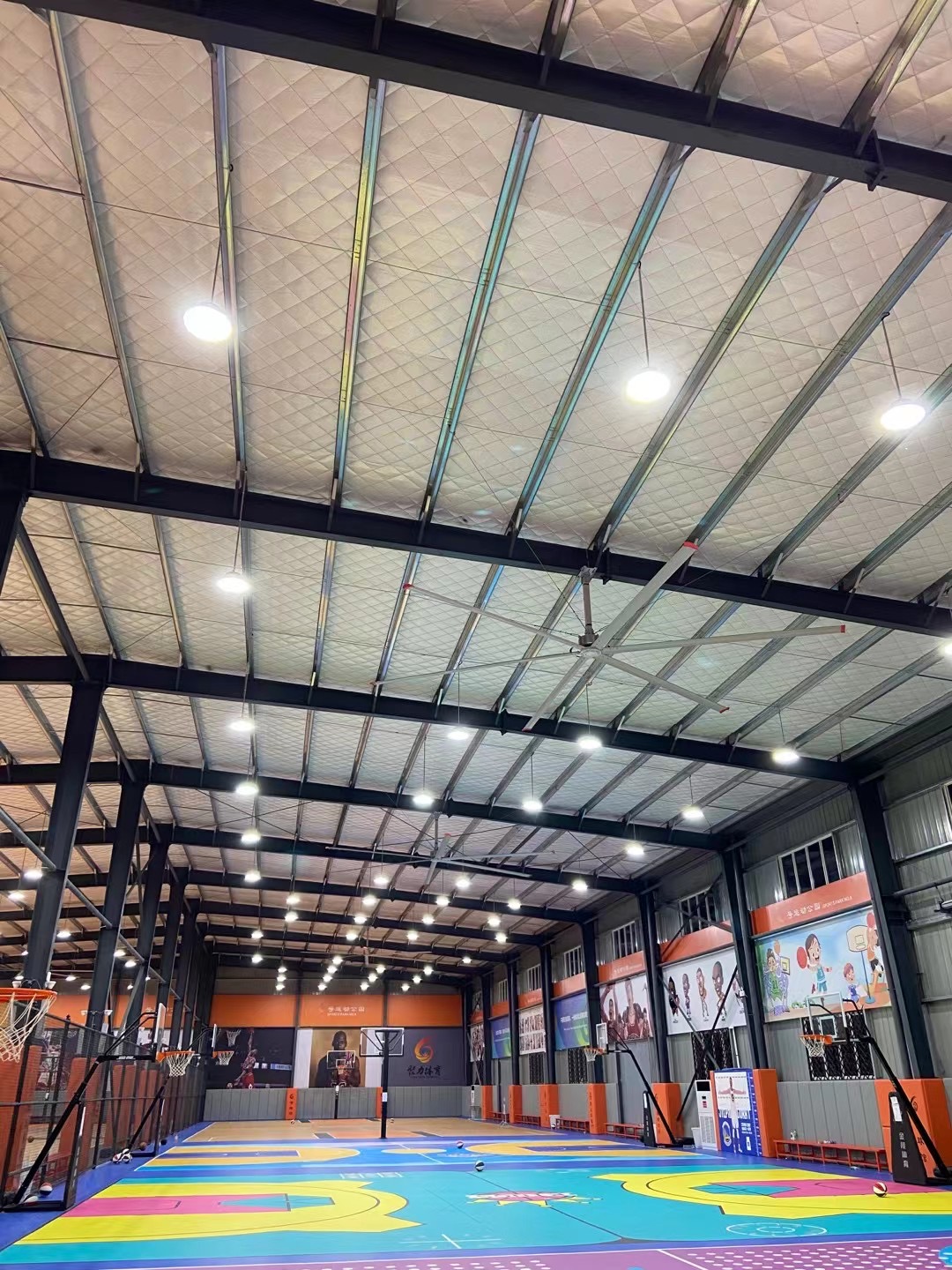 工業(yè)風扇與傳統(tǒng)風扇有哪些區(qū)別？湖北工業(yè)風扇廠家解答