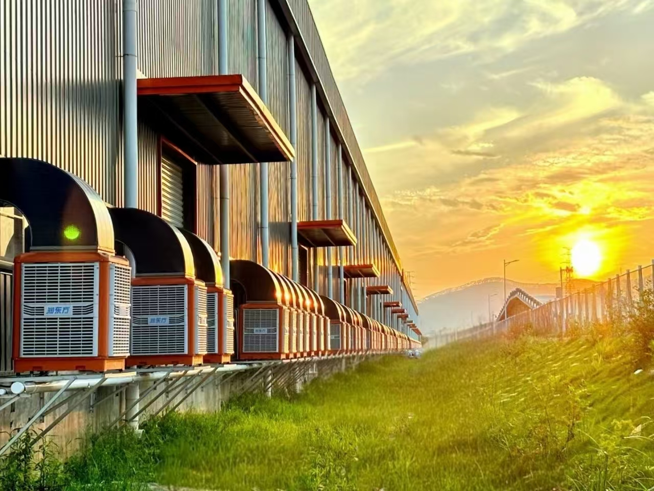 工廠通風降溫選擇潤東方環(huán)?？照{(diào)的優(yōu)勢都有哪些？