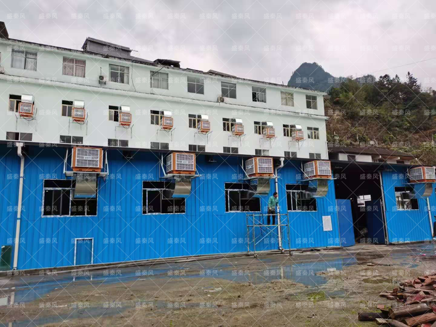 廠房車間通風(fēng)降溫有什么高效節(jié)能省錢的方法？廠房降溫設(shè)備廠家給您支招