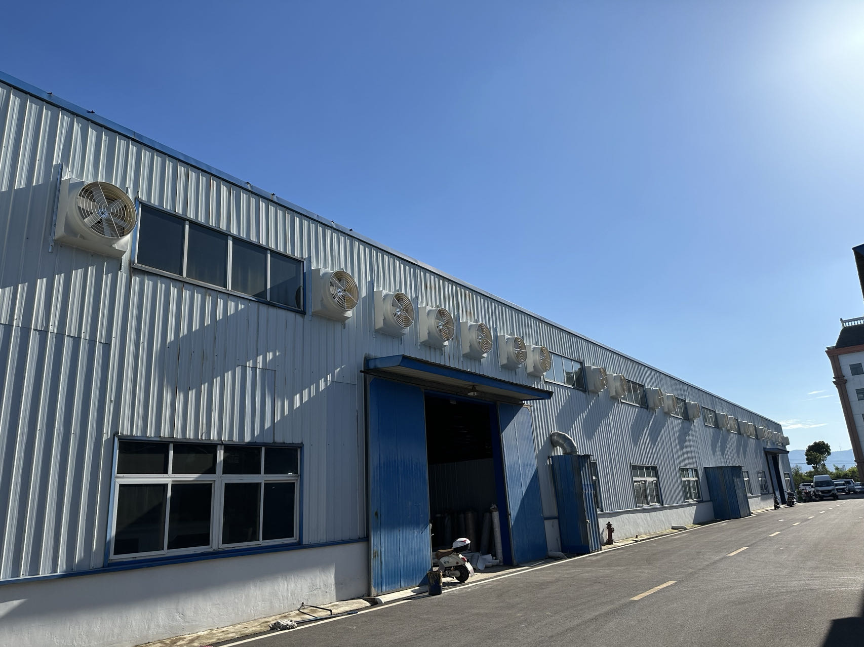 工業(yè)排風(fēng)扇的的作用與特點有哪些？通風(fēng)降溫設(shè)備廠家解答