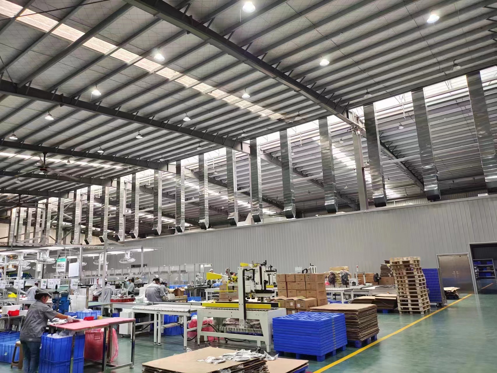 工廠車間降溫選擇降溫設(shè)備要注意哪些？冷風機廠家講解