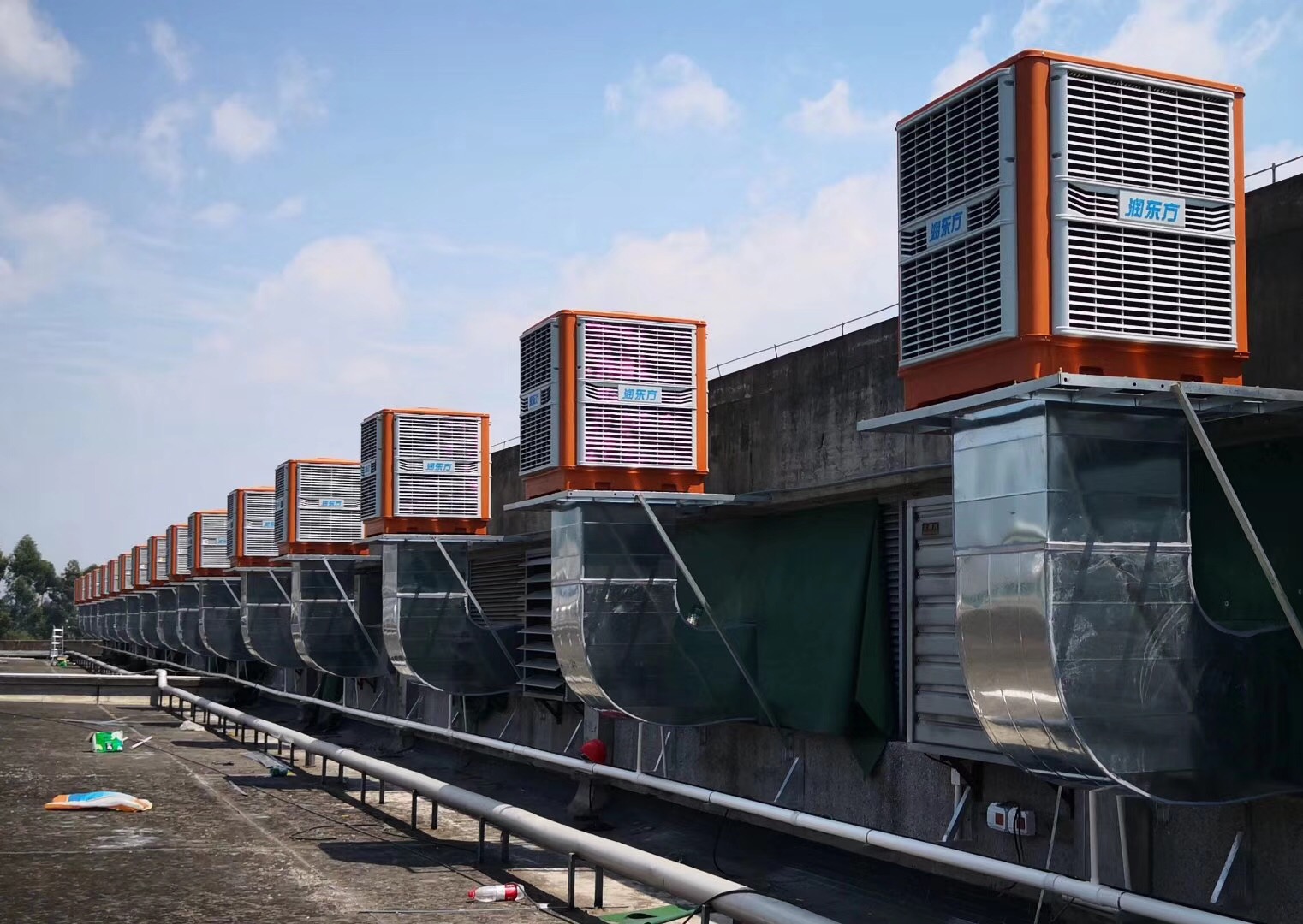 廠房降溫如何選擇質(zhì)量口碑俱佳又性價比高的環(huán)?？照{(diào)？