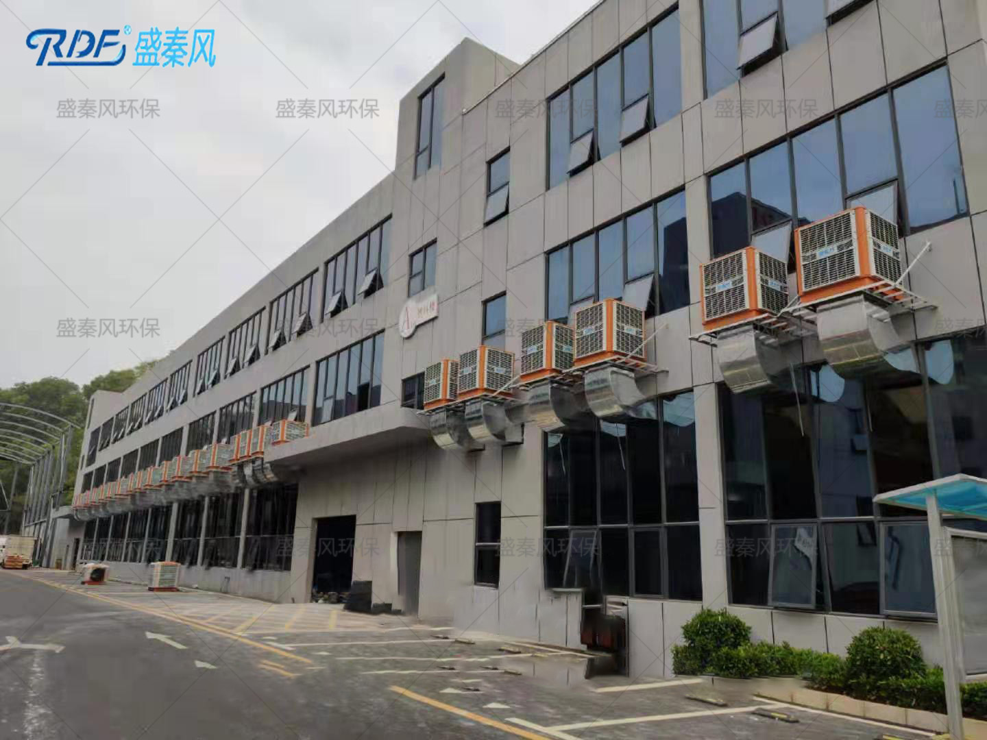 冷風(fēng)機(jī)對(duì)于廠房車(chē)間通風(fēng)降溫有哪些特點(diǎn)與優(yōu)勢(shì)？環(huán)?？照{(diào)廠家介紹下