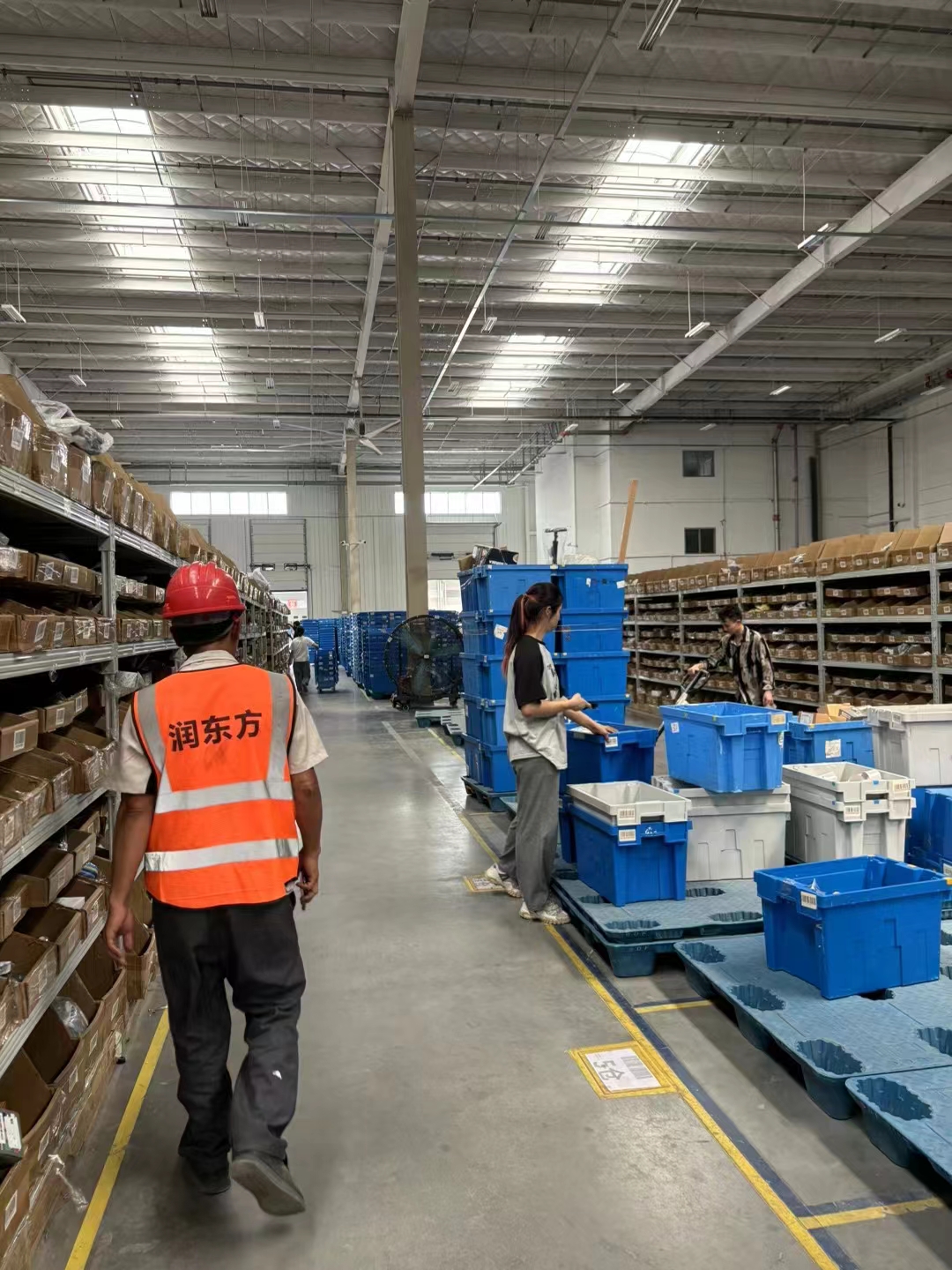 大型廠房降溫工業(yè)大風(fēng)扇的選購需要注意哪些方面？