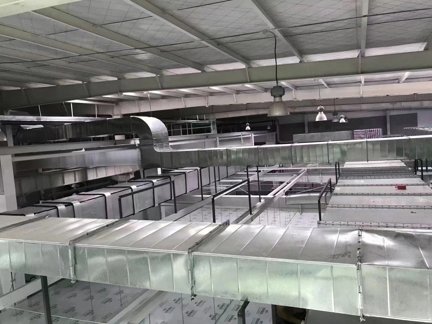 工廠車間如何通風(fēng)粉塵？?jī)煞N方案輕松解決通風(fēng)除塵的問(wèn)題