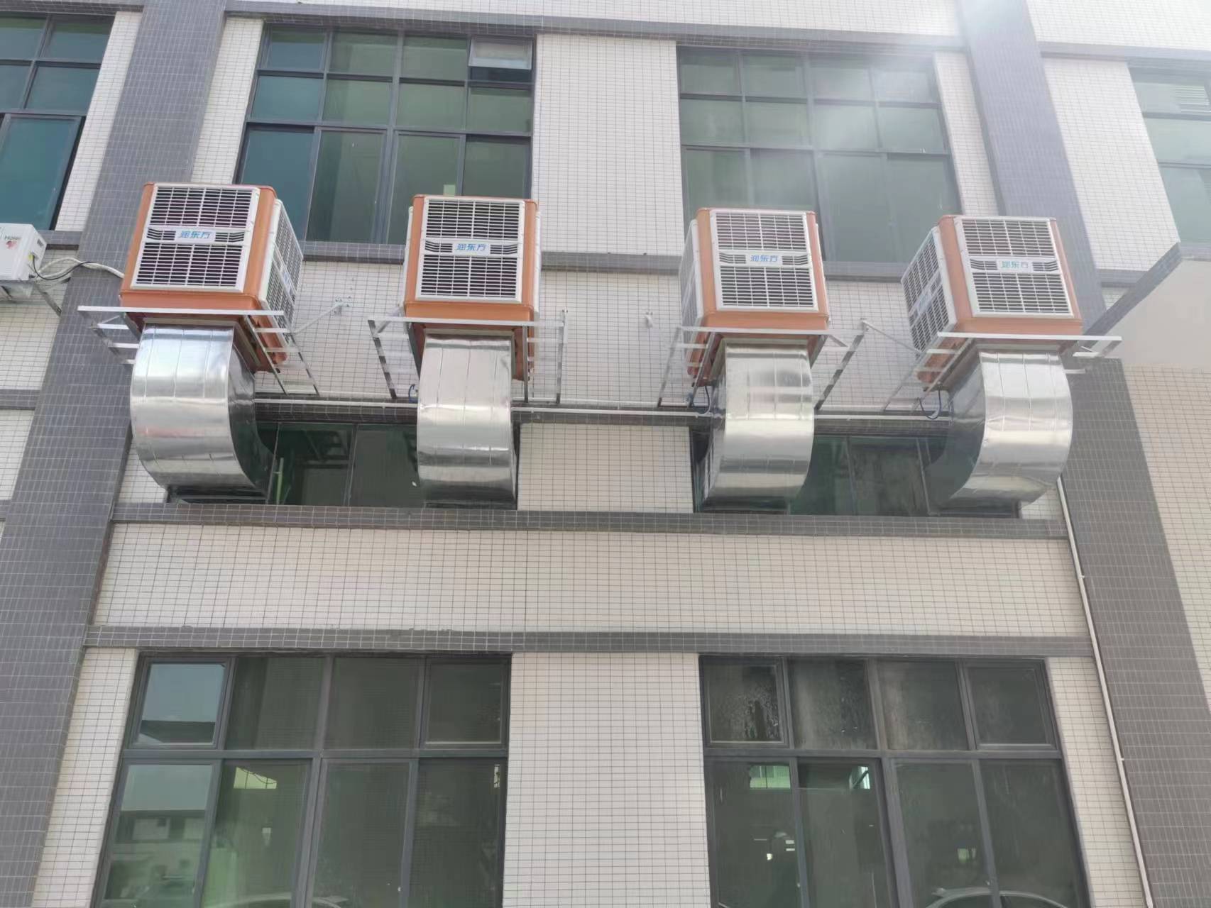 工廠車間降溫通風(fēng)為什么使用水冷空調(diào)？水空調(diào)有哪些特點