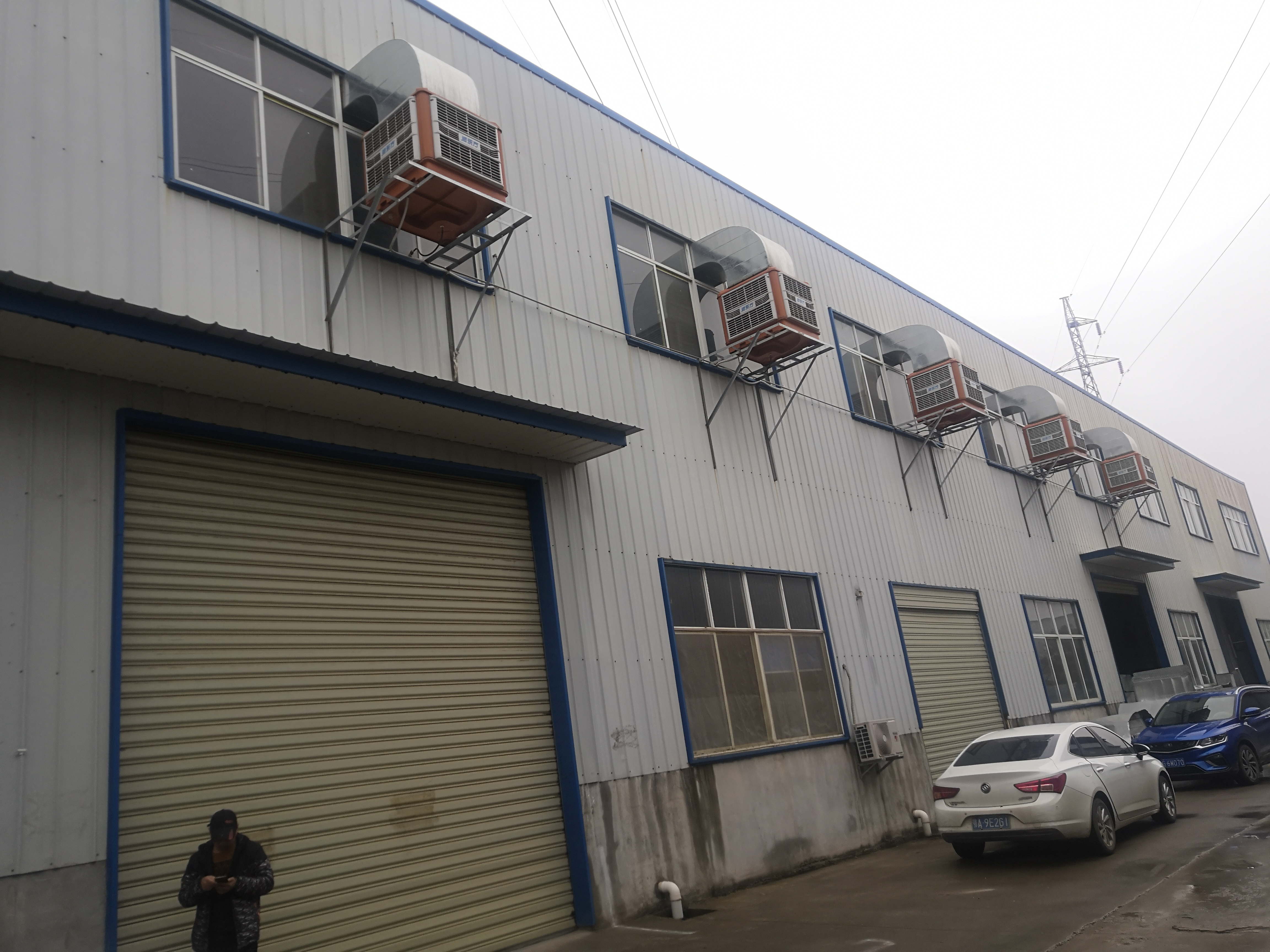 湖北黃石某服飾廠生產(chǎn)車間降溫通風(fēng)采用潤東方環(huán)?？照{(diào)