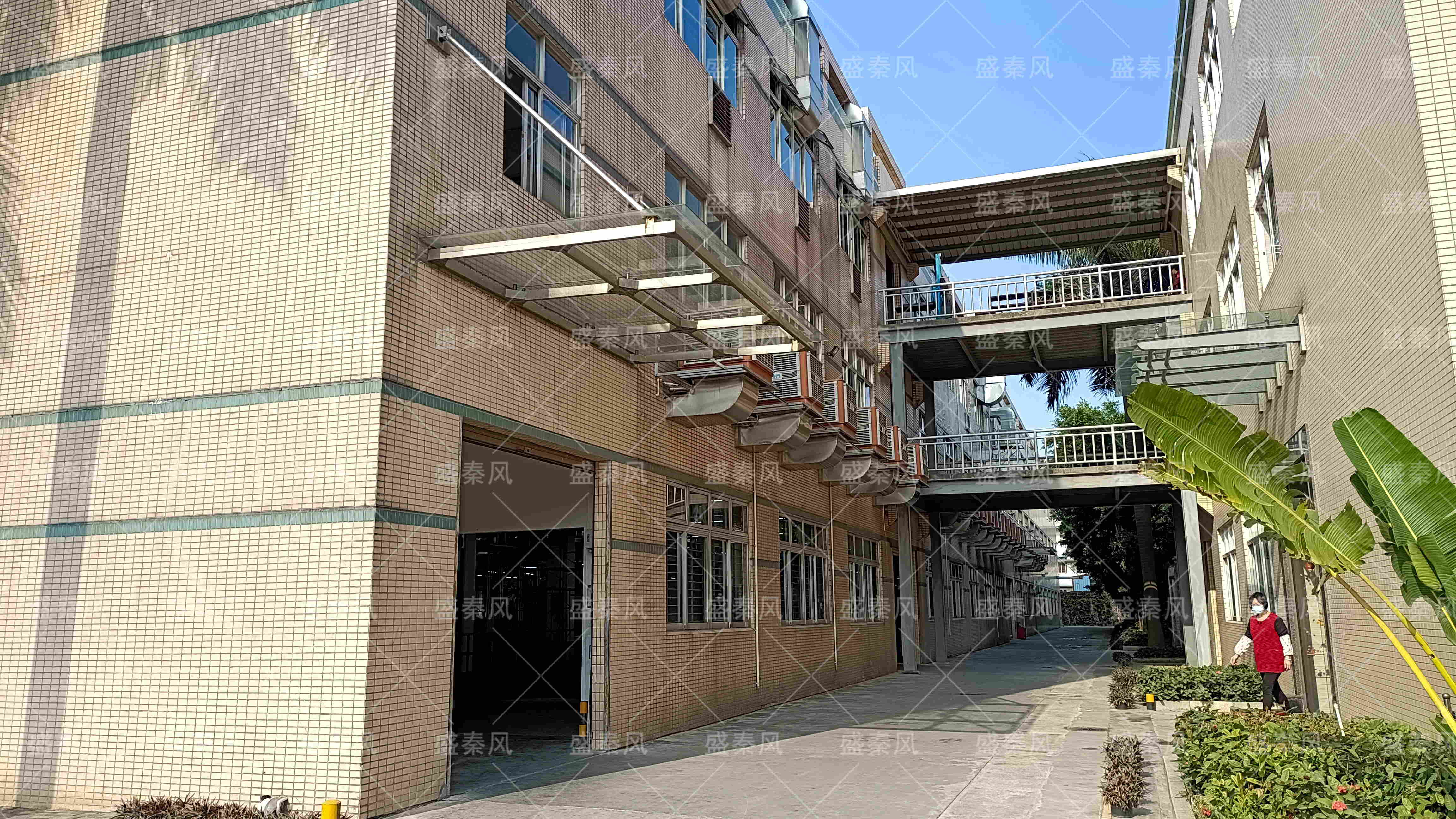 食品廠高溫生產(chǎn)車間如何通風(fēng)降溫？這種降溫設(shè)備一定要用