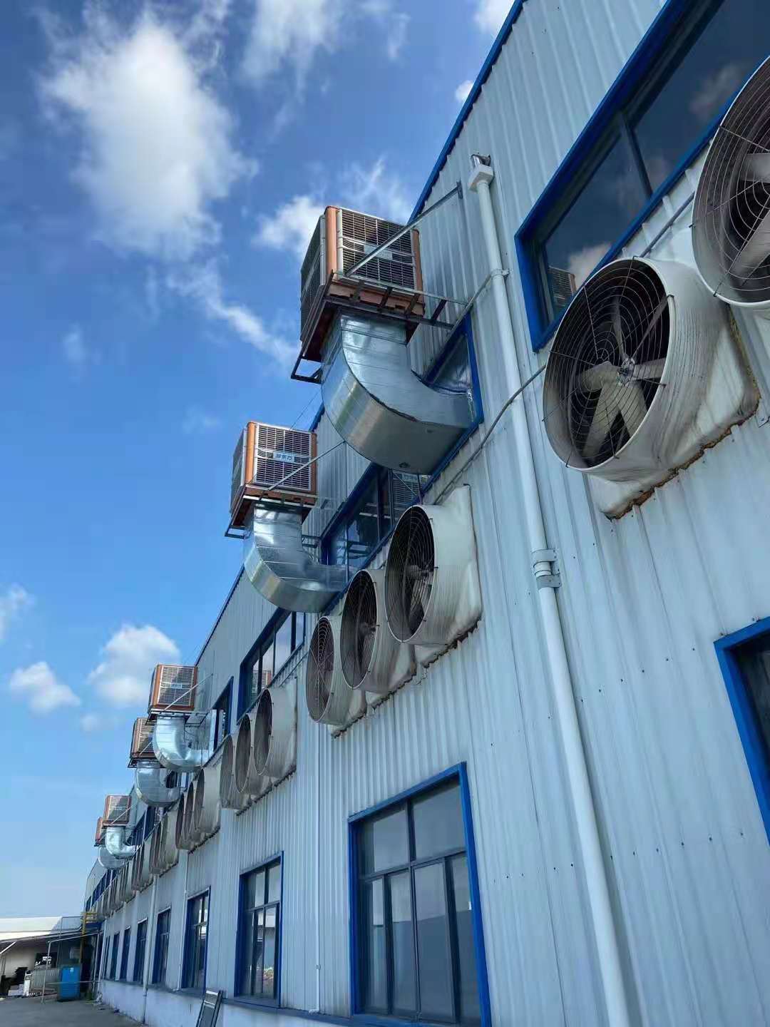 悶熱空氣不流通的倉庫怎么通風(fēng)降溫？看看湖北廠房通風(fēng)降溫的方案