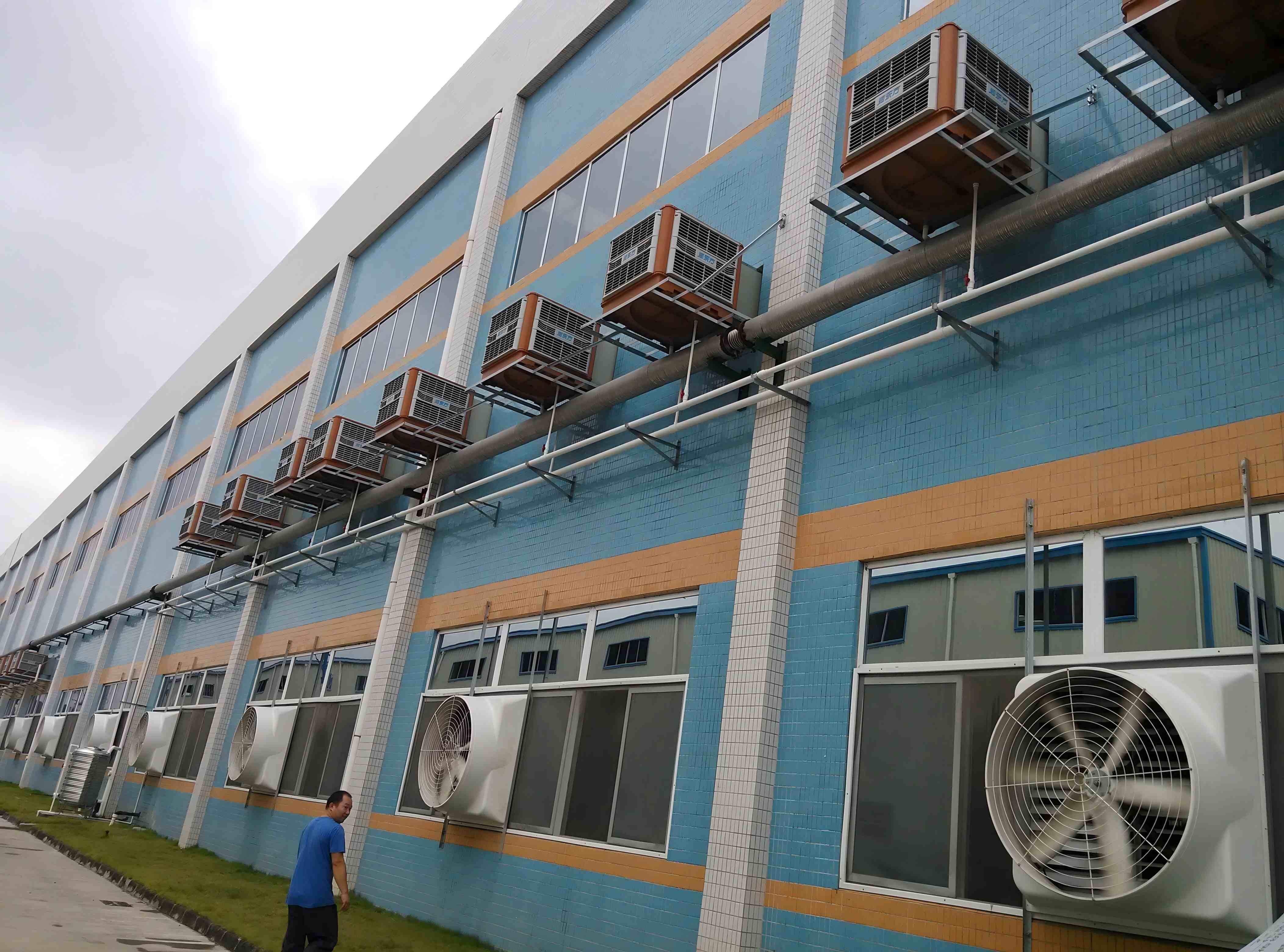 悶熱又有異味的廠房通風(fēng)降溫的問題如何有效解決？