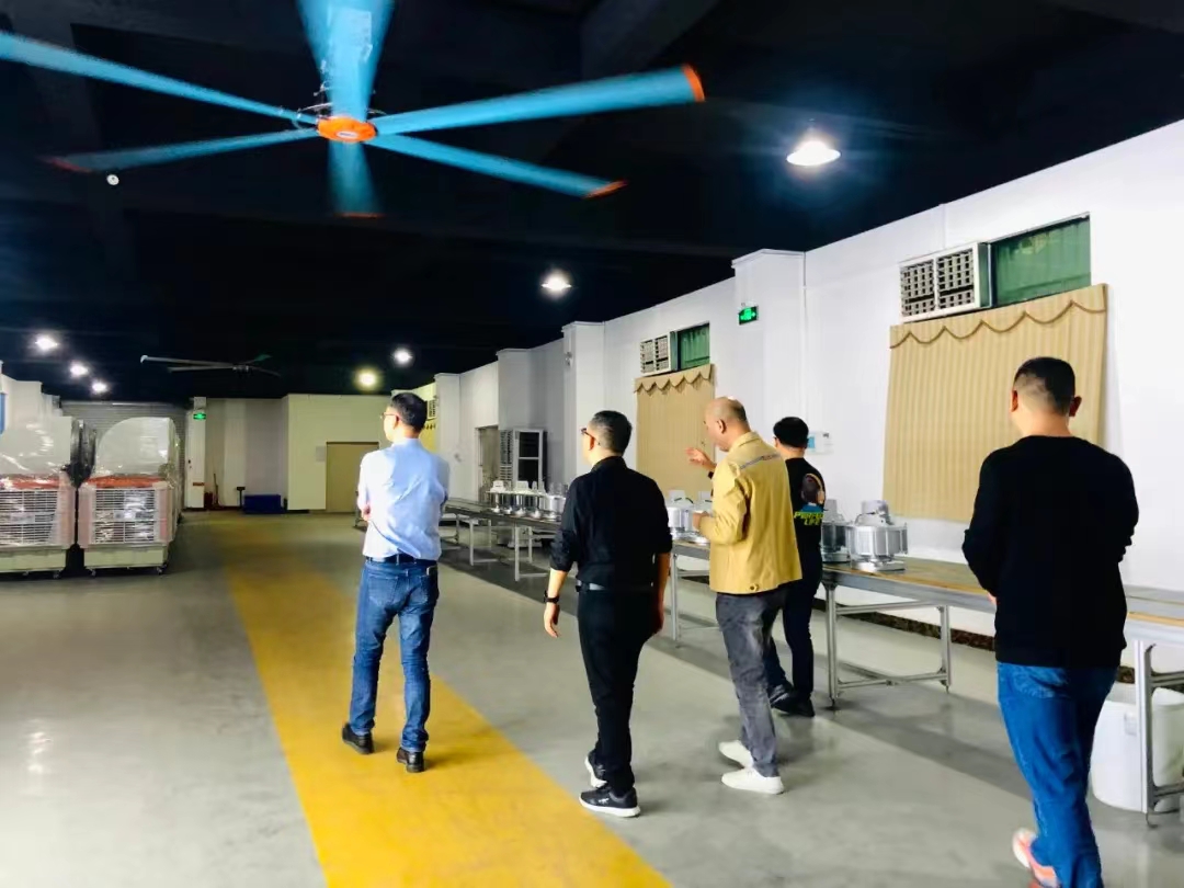 倉庫車間通風降溫怎樣選擇工業(yè)吊扇？注意看這幾點